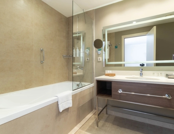 Стандарт с одной двуспальной кроватью - Отель Courtyard Marriott Sochi Krasnaya Polyana / Кортъярд Марриотт Сочи Красная Поляна