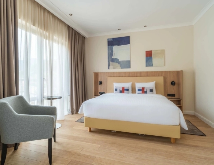 Представительский люкс с джакузи - Отель Courtyard Marriott Sochi Krasnaya Polyana / Кортъярд Марриотт Сочи Красная Поляна